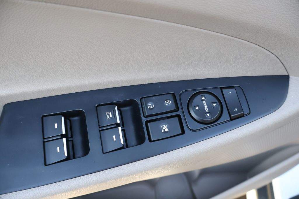 Thumbnail: 2021 Hyundai Tucson - 16