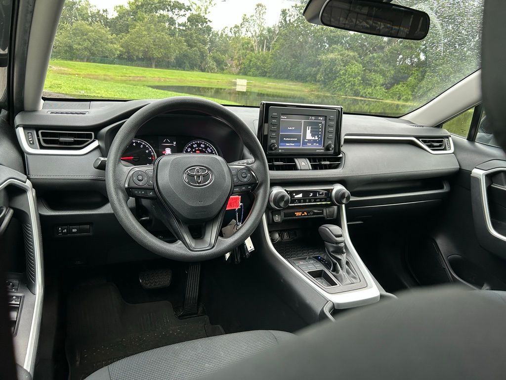2021 Toyota RAV4 LE 12