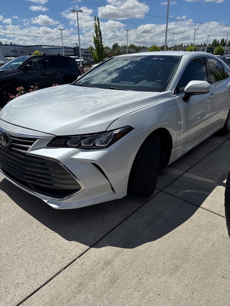 White (Wind Chill Pearl) 2021 Toyota Avalon XLE FWD Sedan Front-Wheel Drive 8-Speed Automatic