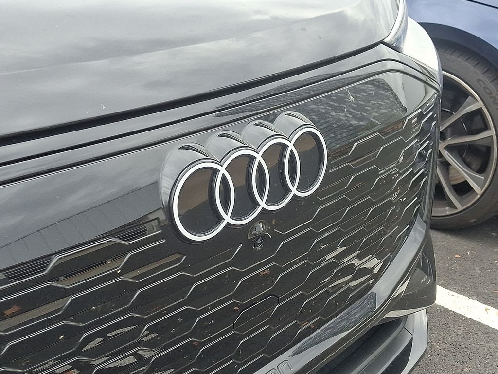 Thumbnail: 2025 Audi Q6 e-tron - 4