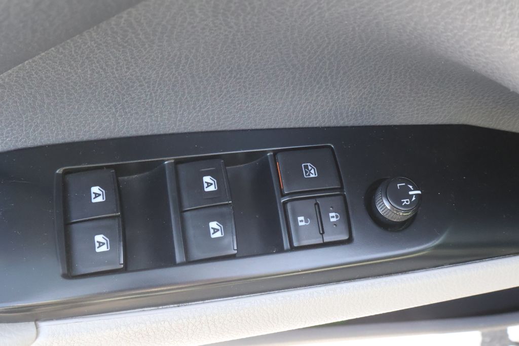 Thumbnail: 2020 Toyota Camry - 15