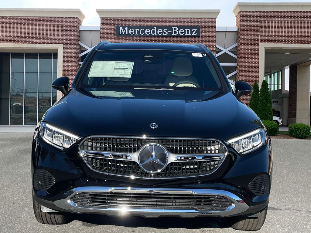 2025 Mercedes-Benz GLC 300 2