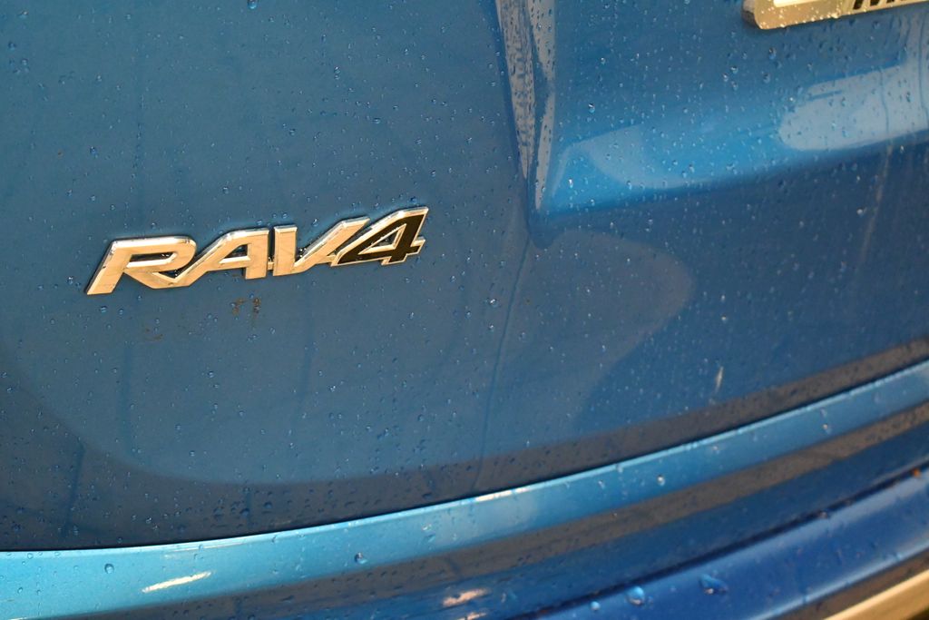 Thumbnail: 2018 Toyota RAV4 - 5