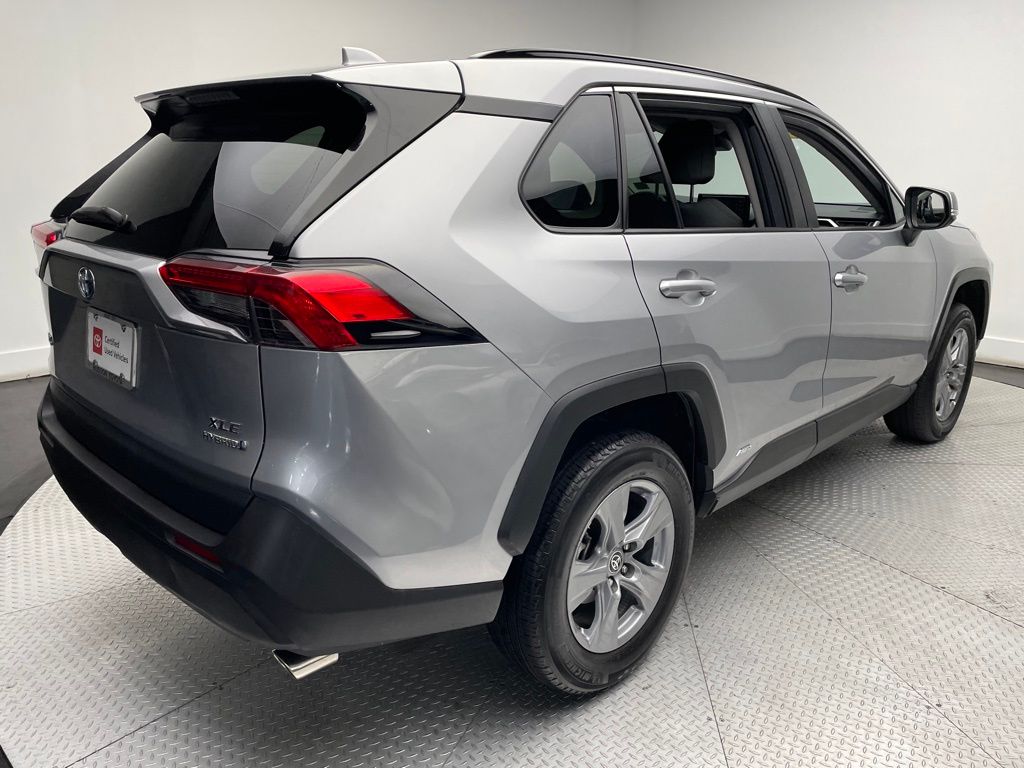 2022 Toyota RAV4 XLE 7