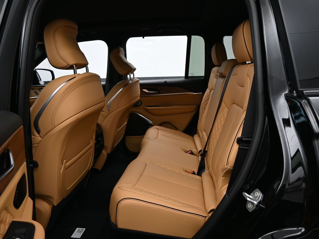 New 2025 Diamond Black Crystal Pearlcoat Jeep Summit image 33