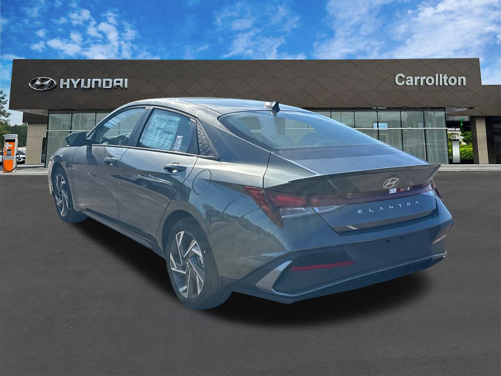 Used 2025 Gray Hyundai SEL Sport image 7