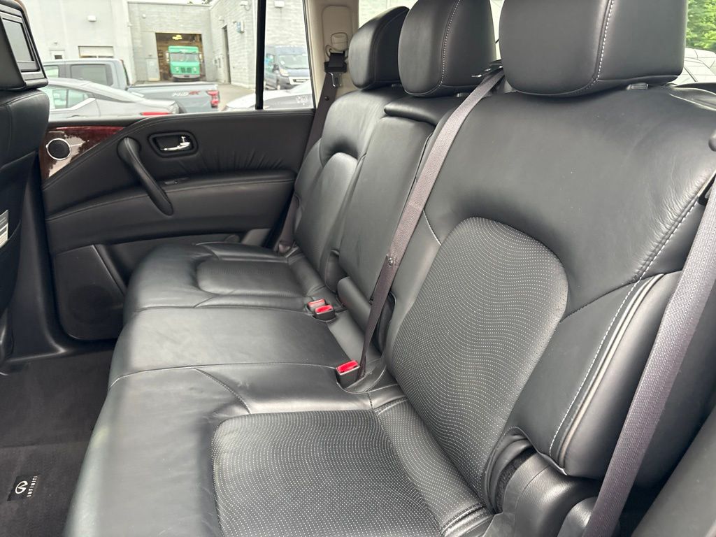2015 INFINITI QX80 — photo 9