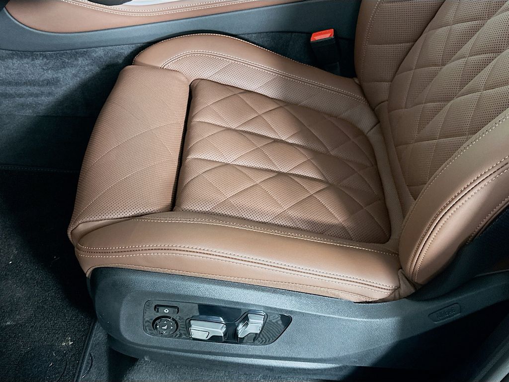 Thumbnail: 2026 BMW X5 - 21