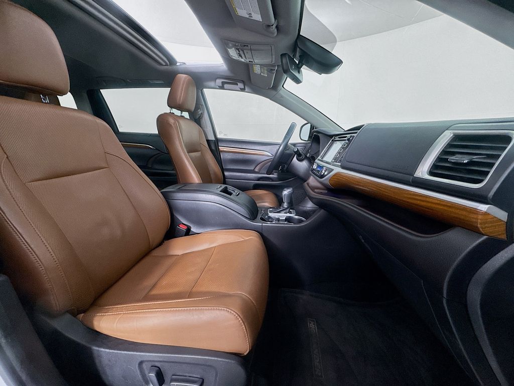 Used Car 2018 Toyota Highlander Hybrid  Limited For Sale Under $25,000 In Austin, Texas