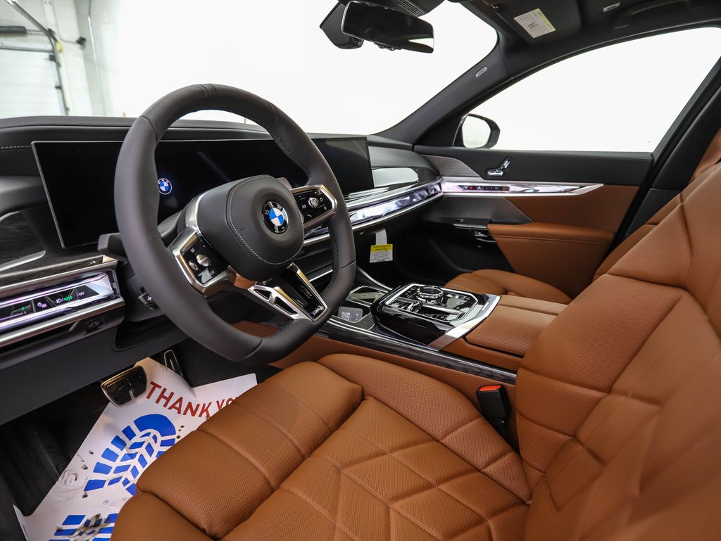 Thumbnail: 2026 BMW 7 Series - 10