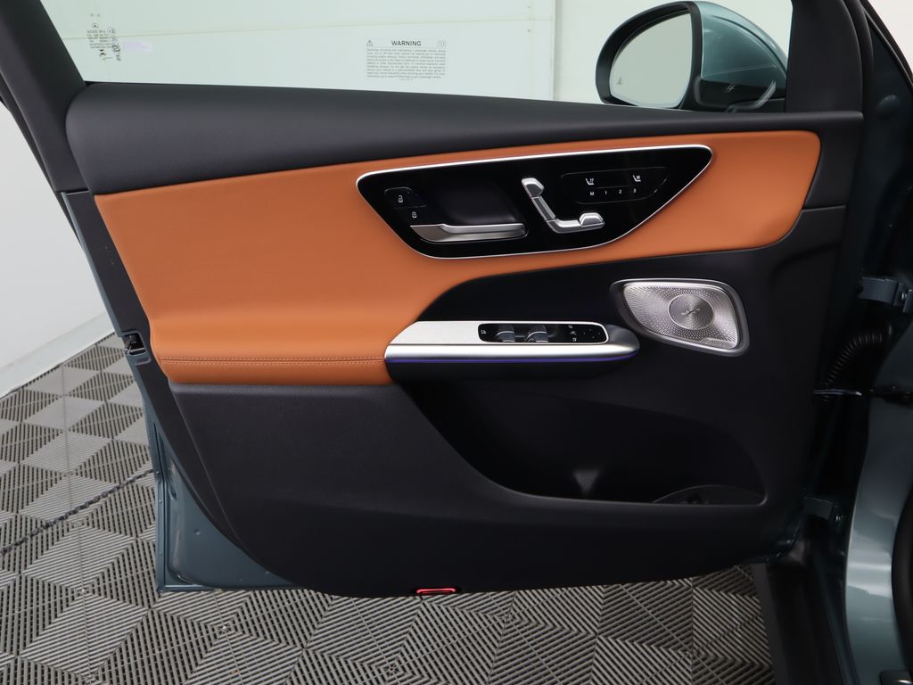 2025 Mercedes-Benz GLC 300 26