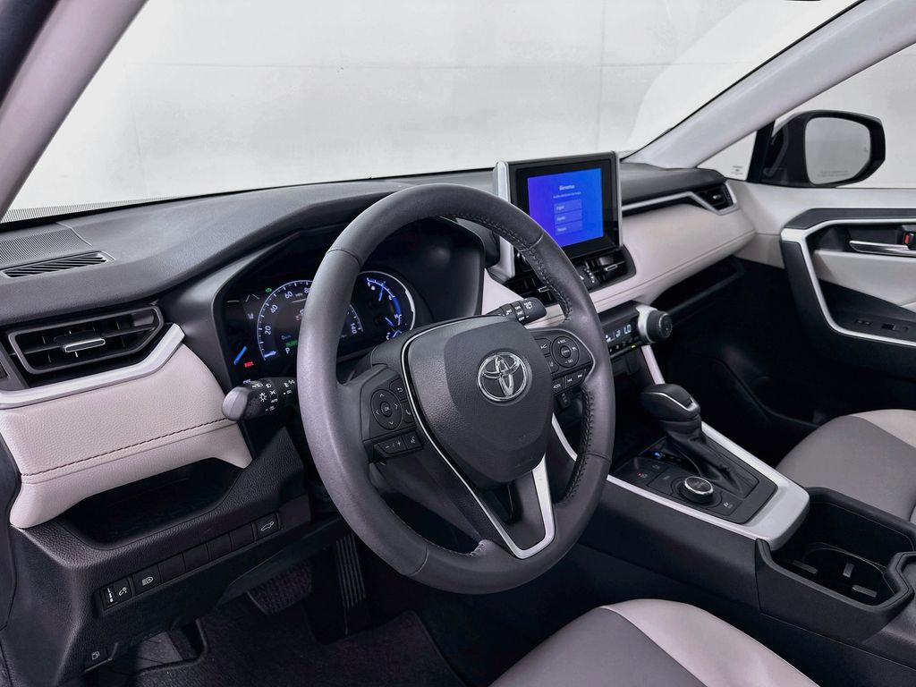 Thumbnail: 2024 Toyota RAV4 - 9