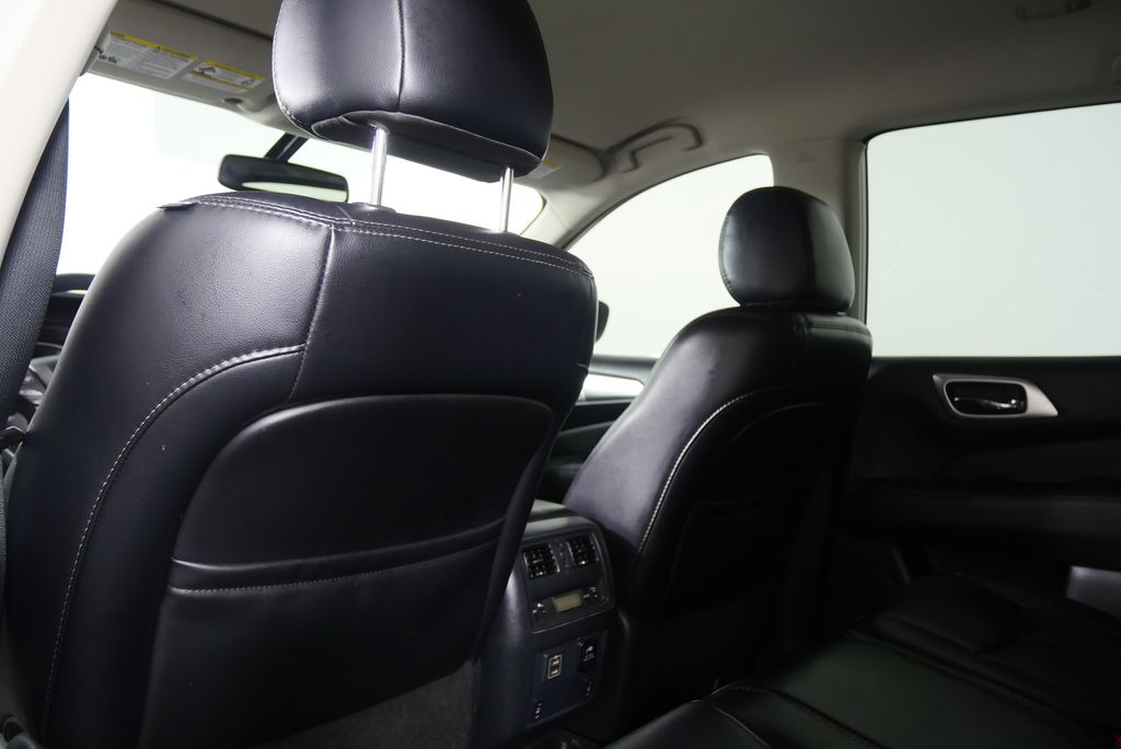Thumbnail: 2018 Nissan Pathfinder - 16