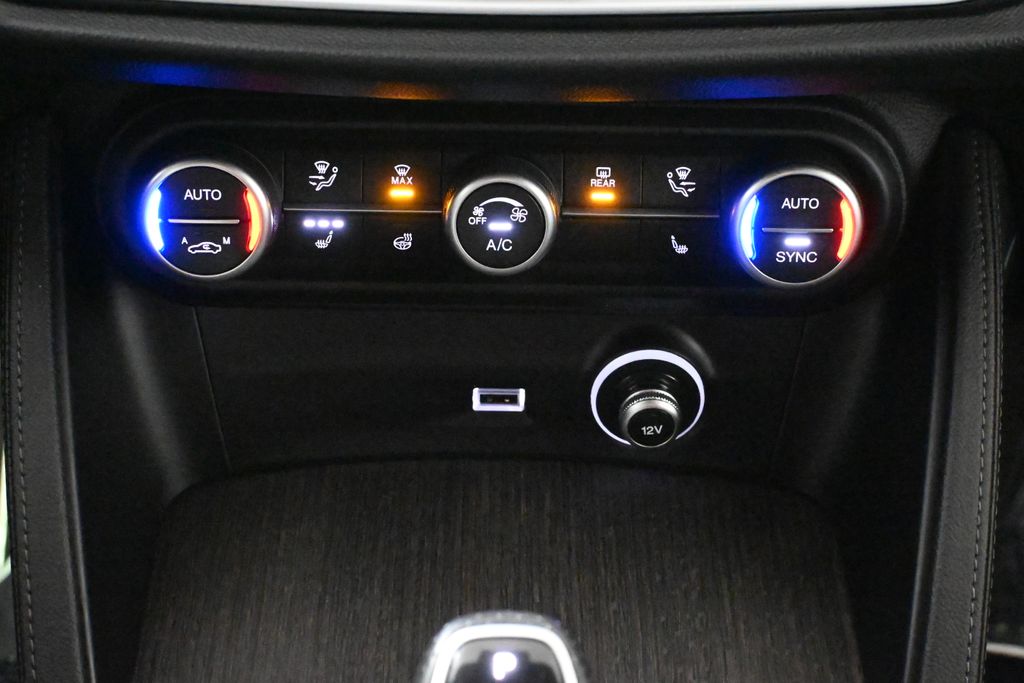 Thumbnail: 2022 Alfa Romeo Stelvio - 22