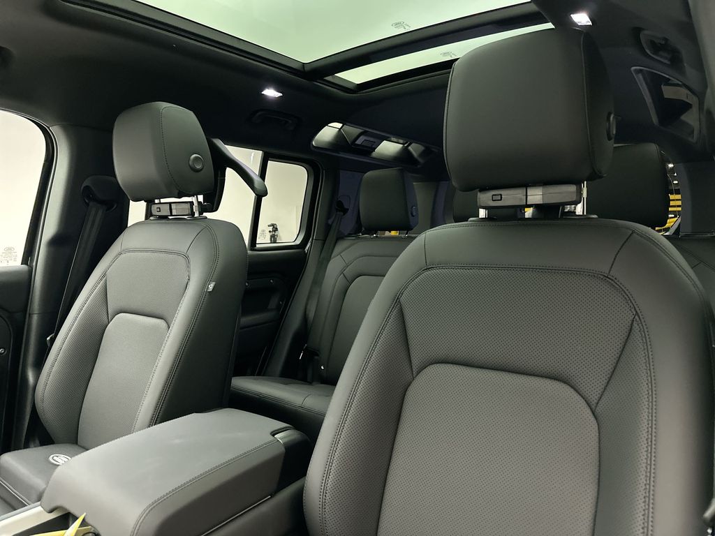 2025 Land Rover Defender 110 9