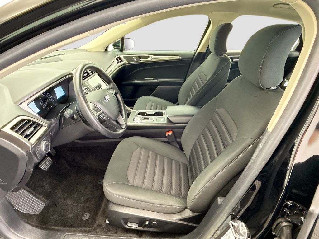 Thumbnail: 2018 Ford Fusion - 17