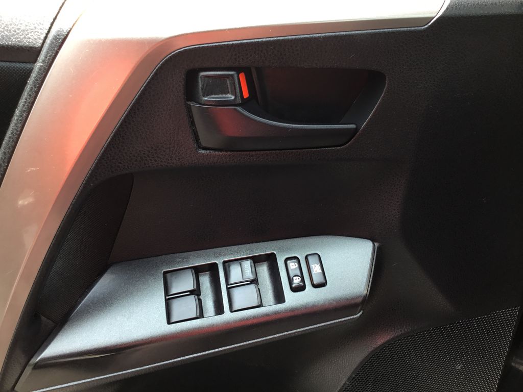 2018 Toyota RAV4 LE 15