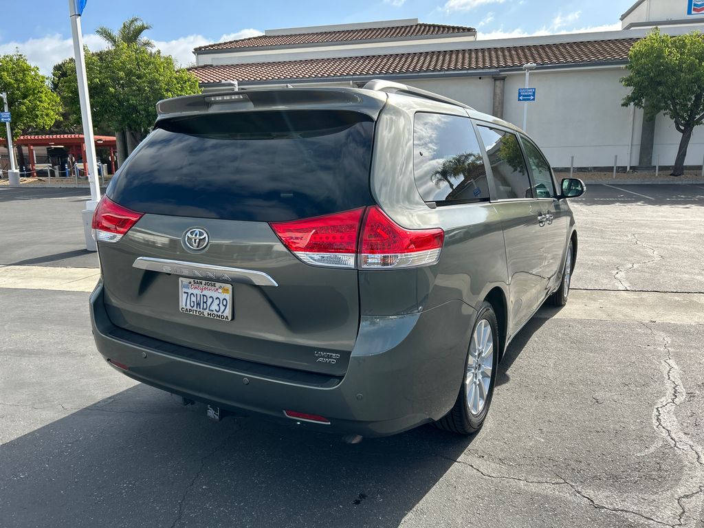 2014 Toyota Sienna XLE 6