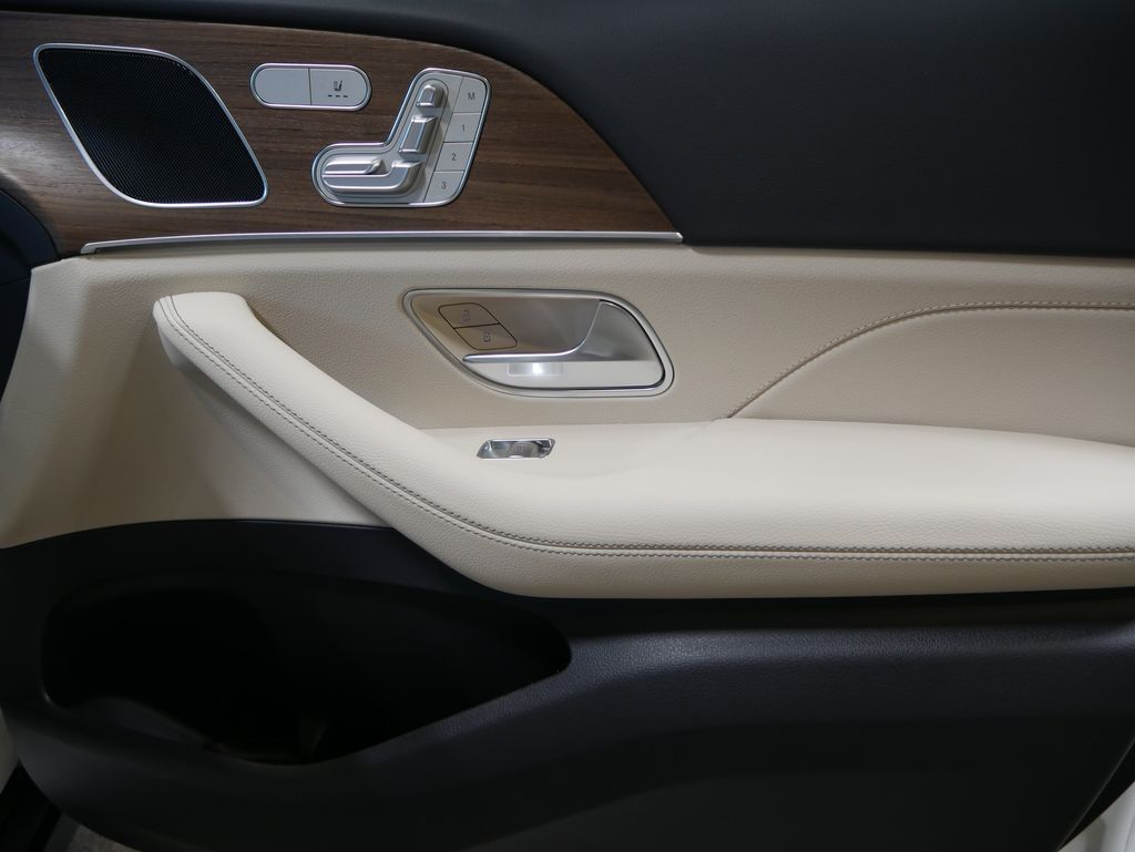 Thumbnail: 2026 Mercedes-Benz GLE - 27