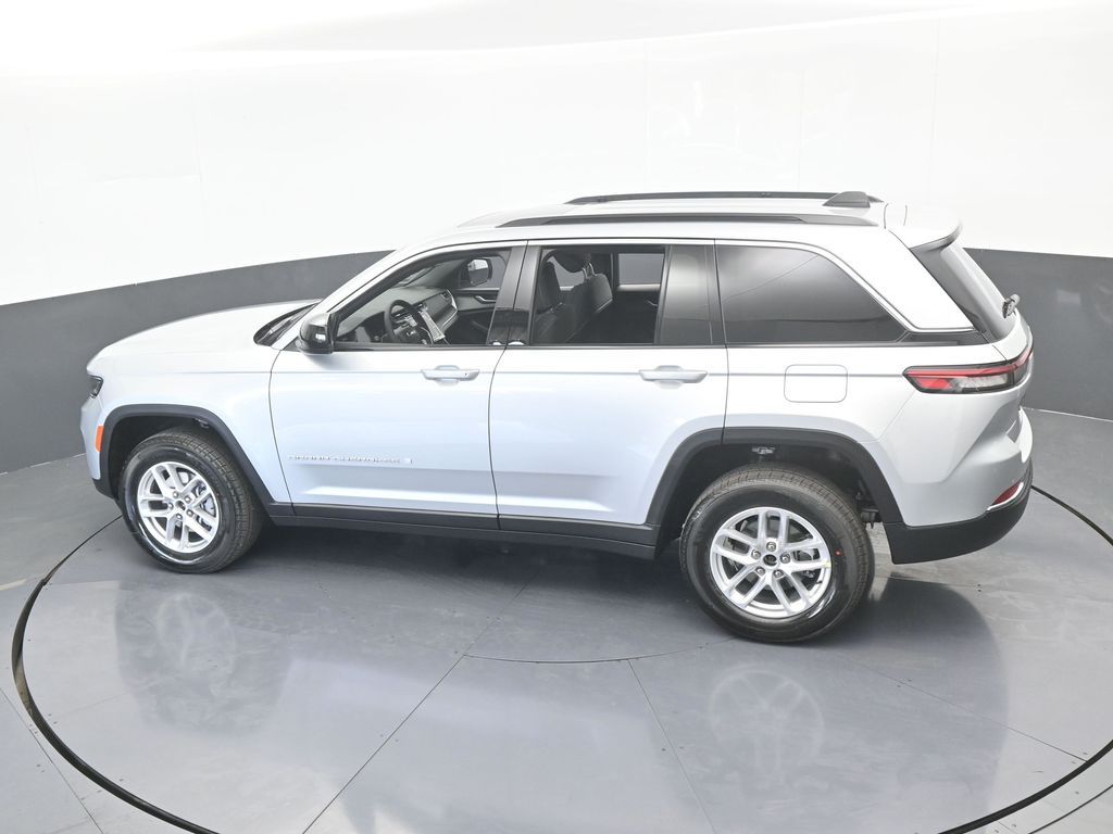 New 2026 Silver Zynith Jeep Laredo X image 42