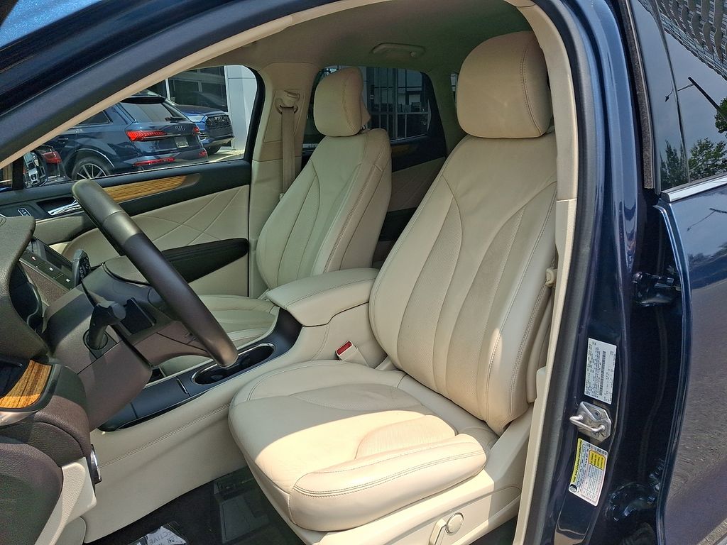 Thumbnail: 2015 Lincoln MKC - 13