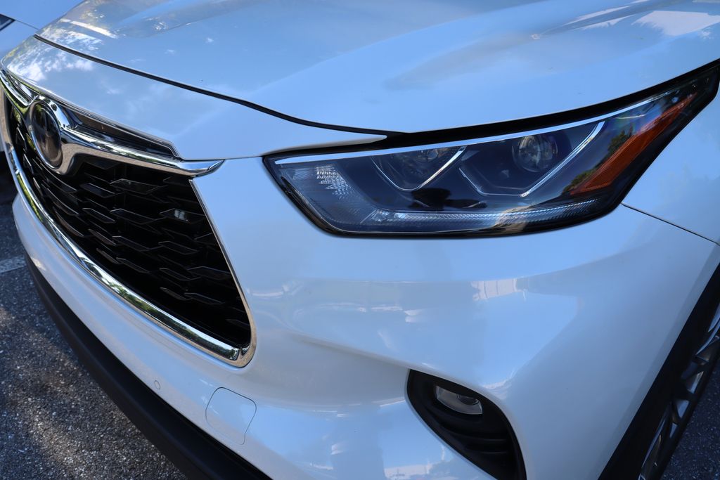 Thumbnail: 2022 Toyota Highlander - 3