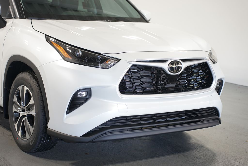 Thumbnail: 2026 Toyota Highlander - 4