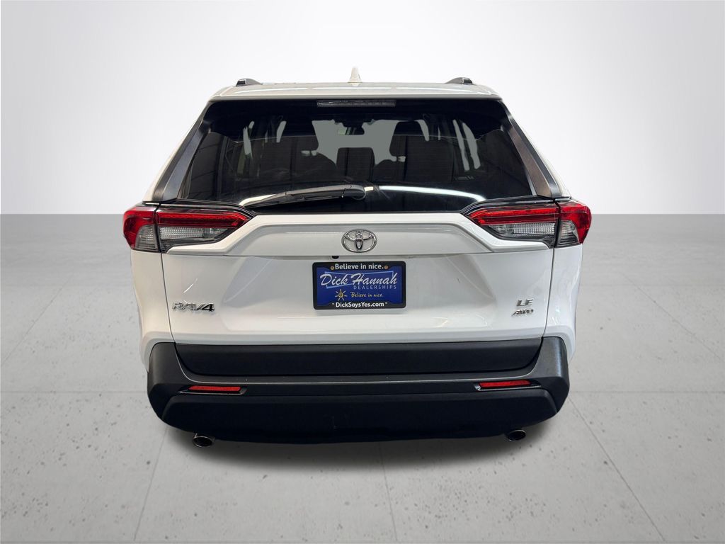 2020 Toyota RAV4 LE