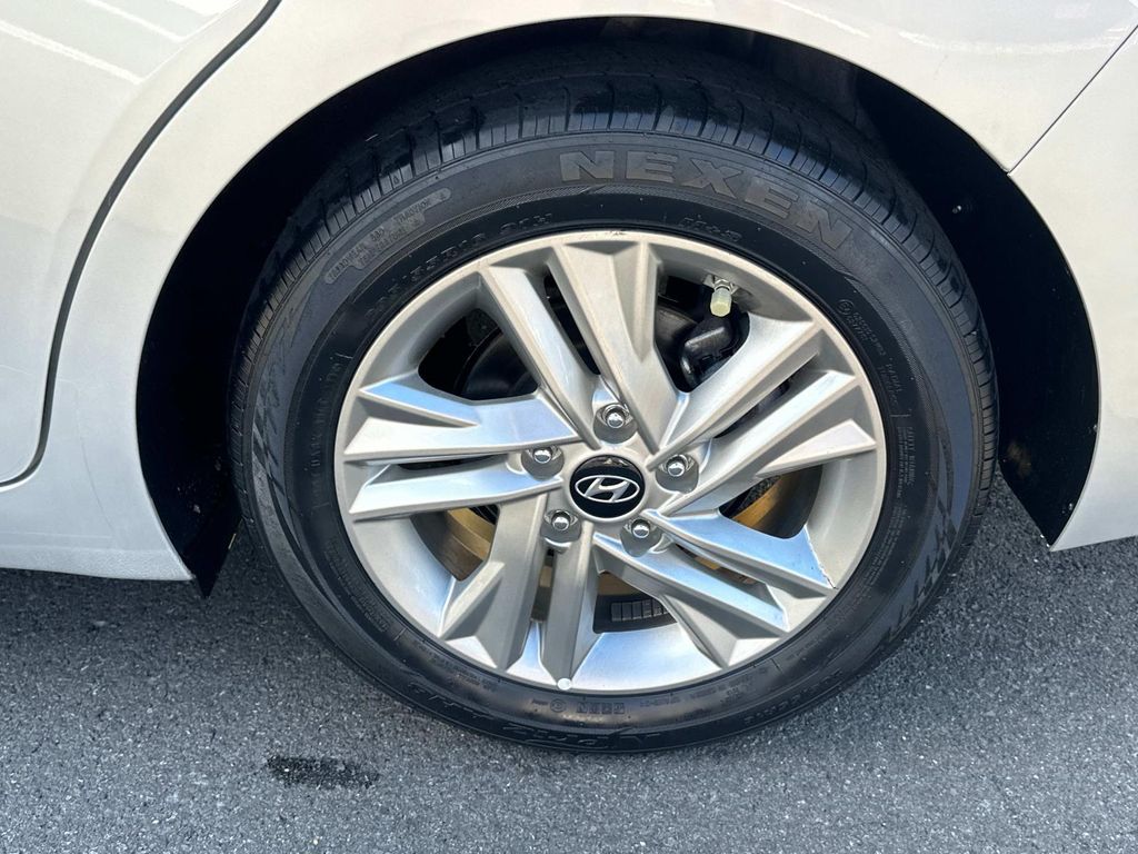 Thumbnail: 2019 Hyundai Elantra - 15