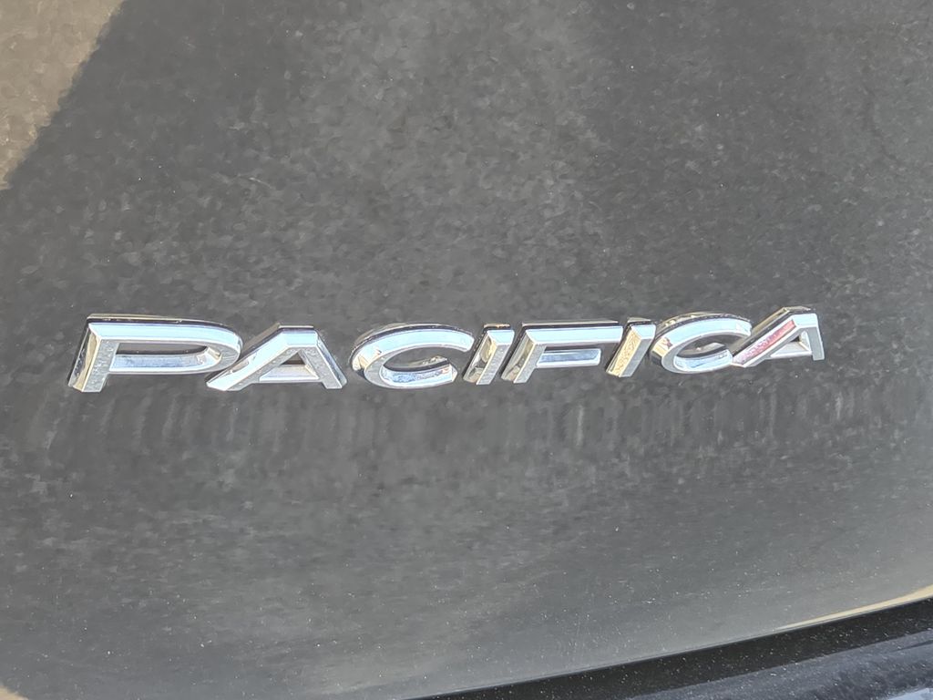 2025 Chrysler Pacifica Select - 8