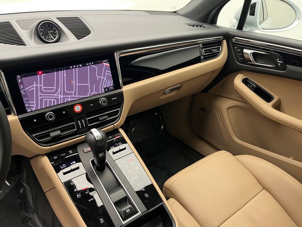 Thumbnail: 2026 Porsche Macan - 15