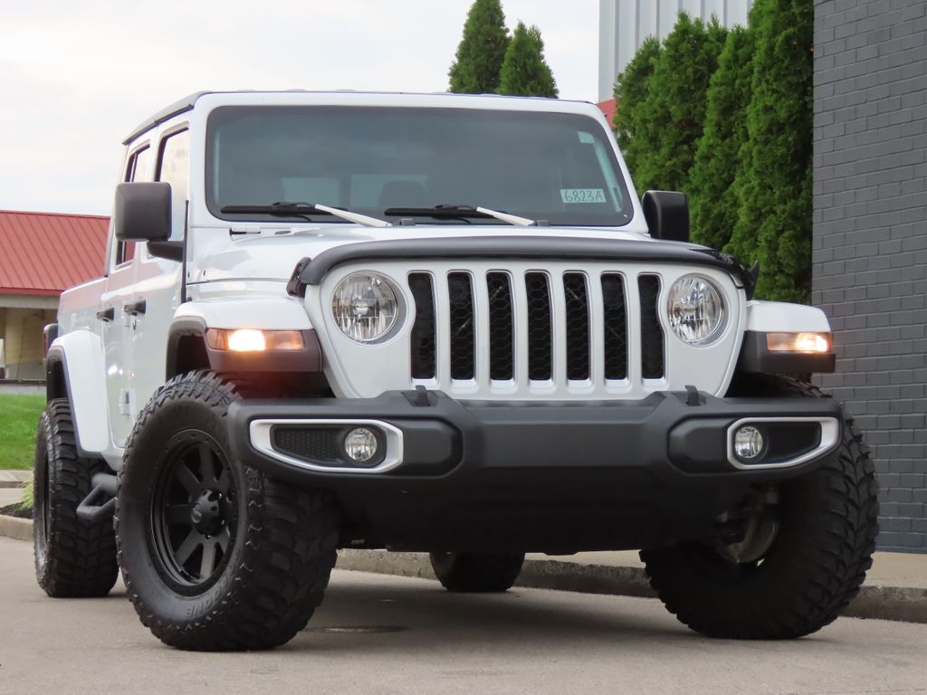 Bright White Clearcoat 2023 Jeep Gladiator Pickup Truck Four-Wheel Drive 8-Speed Automatic