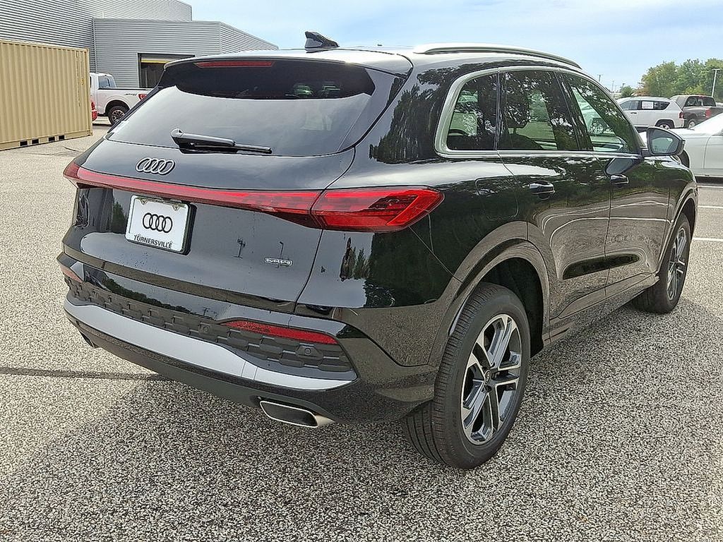 Thumbnail: 2025 Audi Q5 - 4