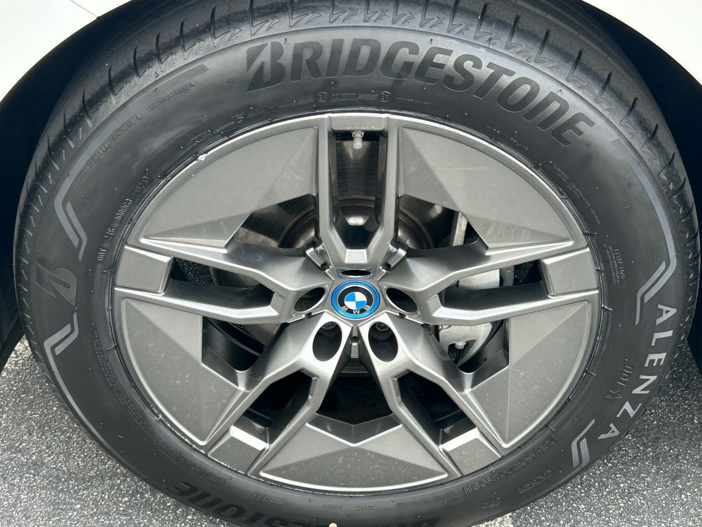 Thumbnail: 2022 BMW iX - 9