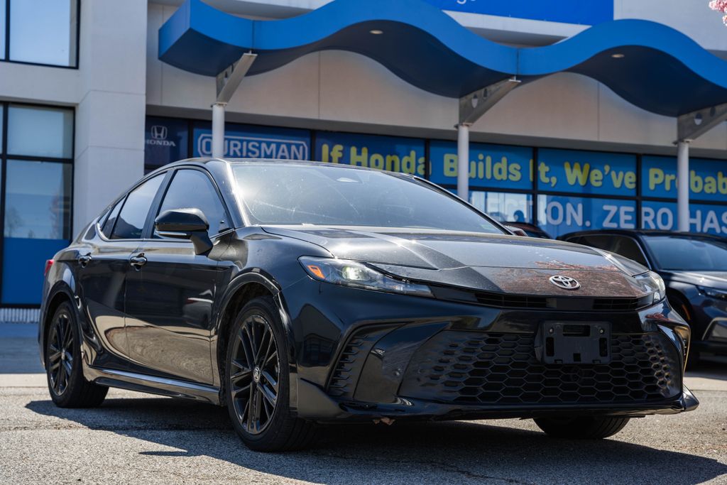 2025 Toyota Camry SE FWD