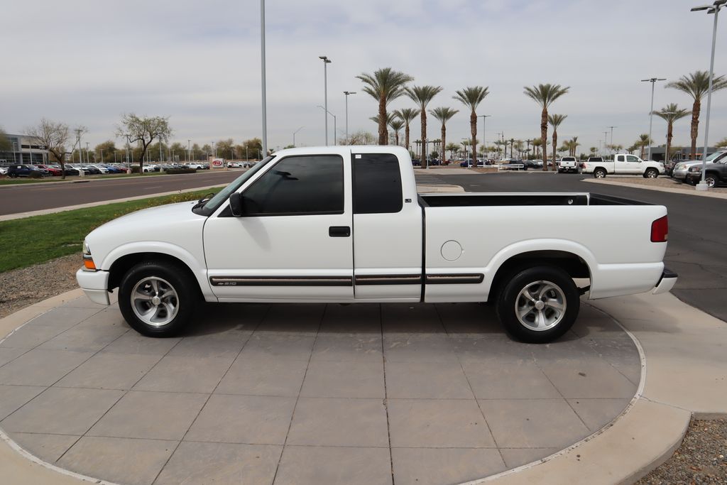 2001 Chevrolet S-10 LS 8