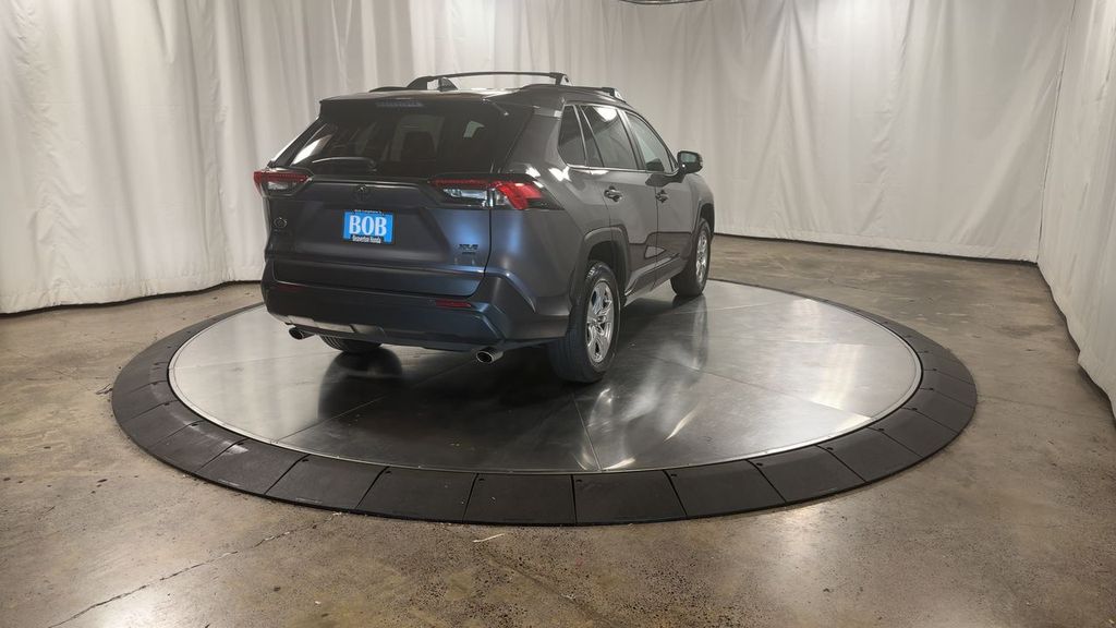 2022 Toyota RAV4 XLE photo 8