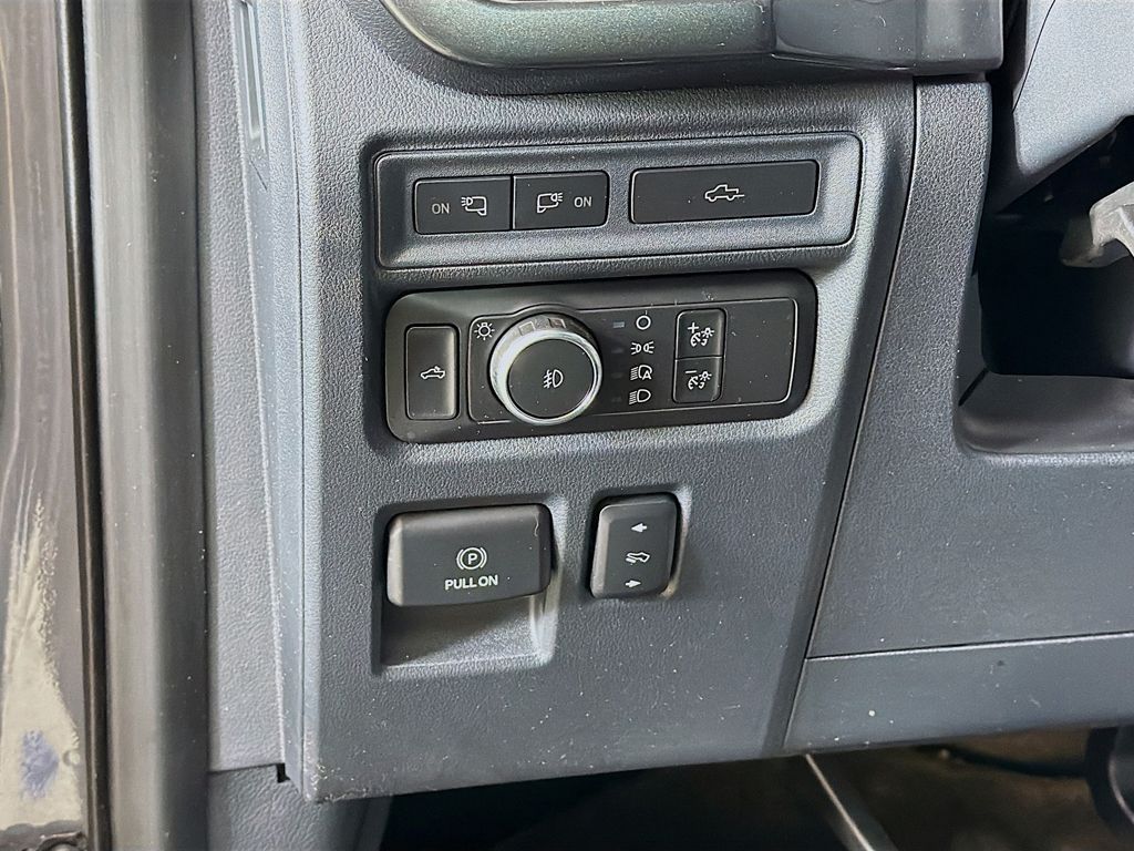 Used 2021 Gray Ford XLT image 30