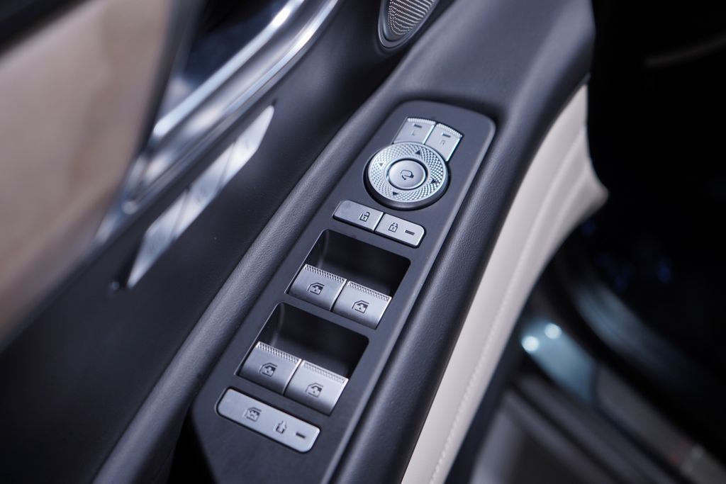 Thumbnail: 2023 Genesis GV80 - 17