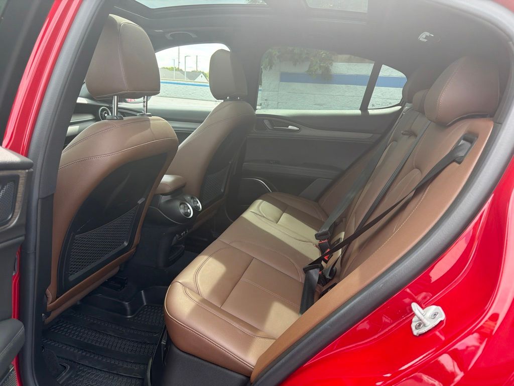 Thumbnail: 2022 Alfa Romeo Stelvio - 19