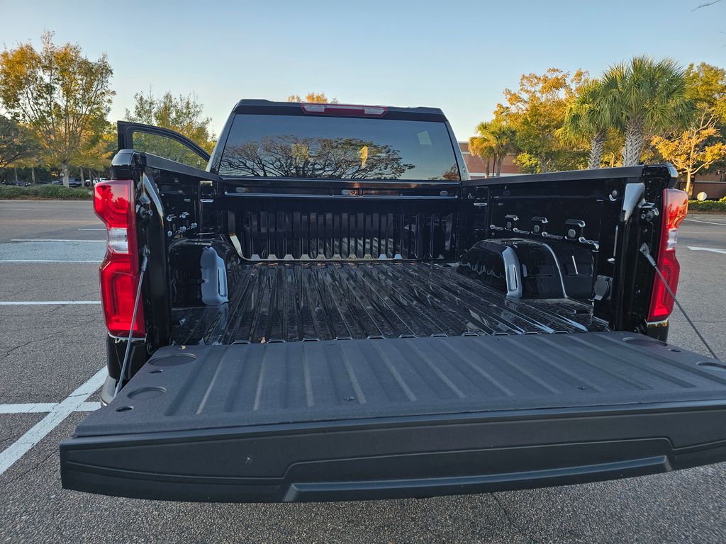 2025 Chevrolet Silverado 1500 LTZ 24