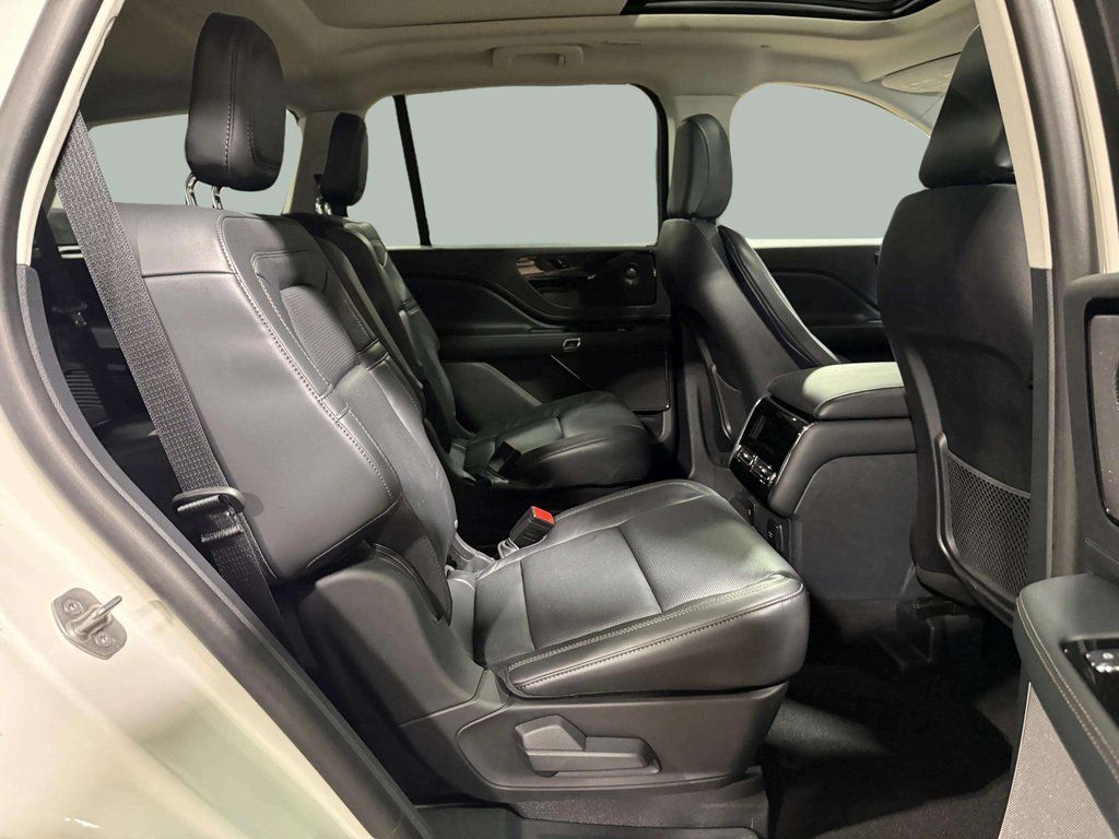 Certified Used 2025 Pristine White Metallic Tri-Coat Lincoln Reserve image 24