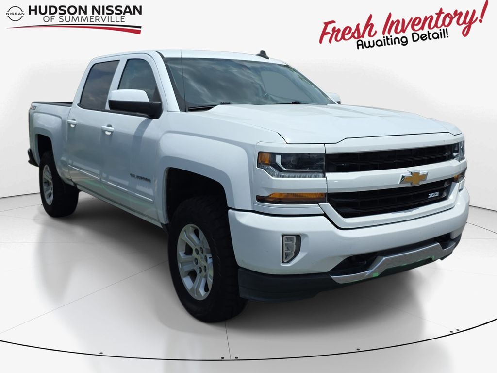 Summit White 2018 Chevrolet Silverado 1500 Pickup Truck Four-Wheel Drive 6-Speed Automatic Overdrive