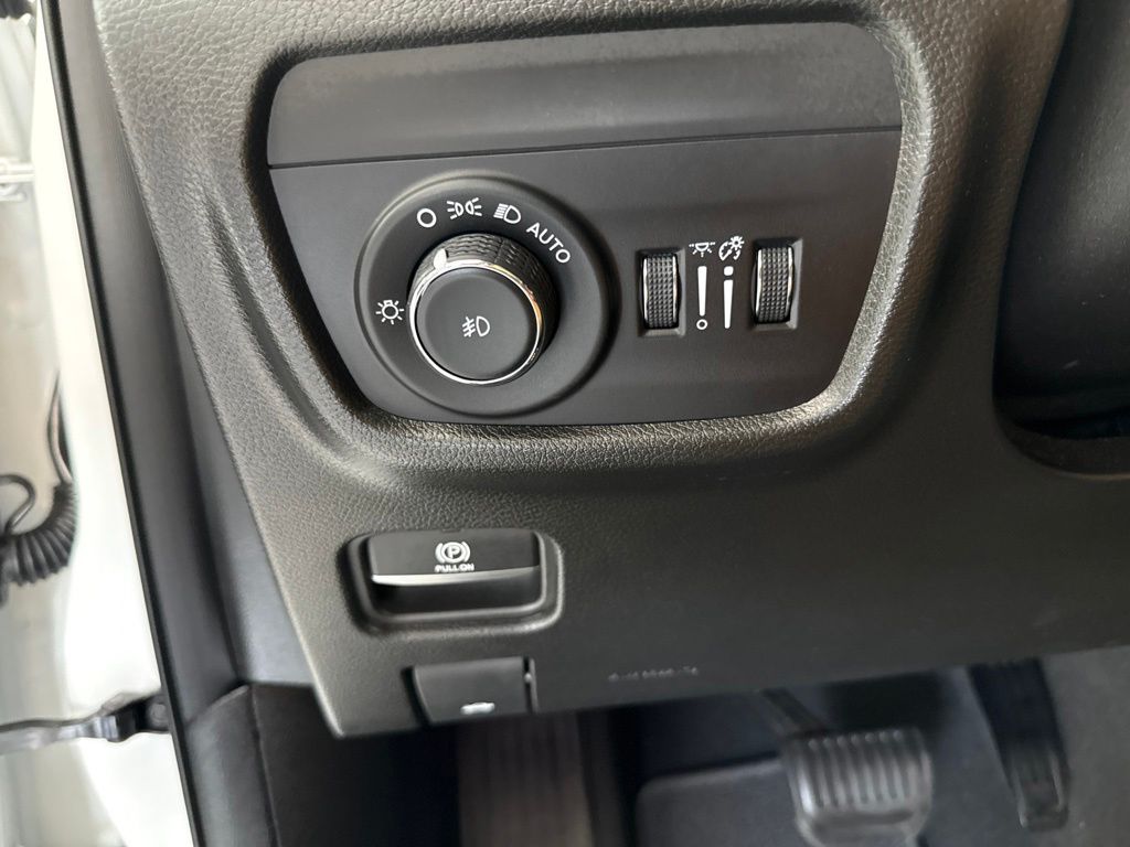 Used 2023 White Jeep Summit image 18