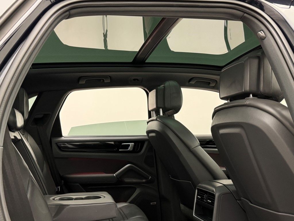 Thumbnail: 2022 Porsche Cayenne - 13