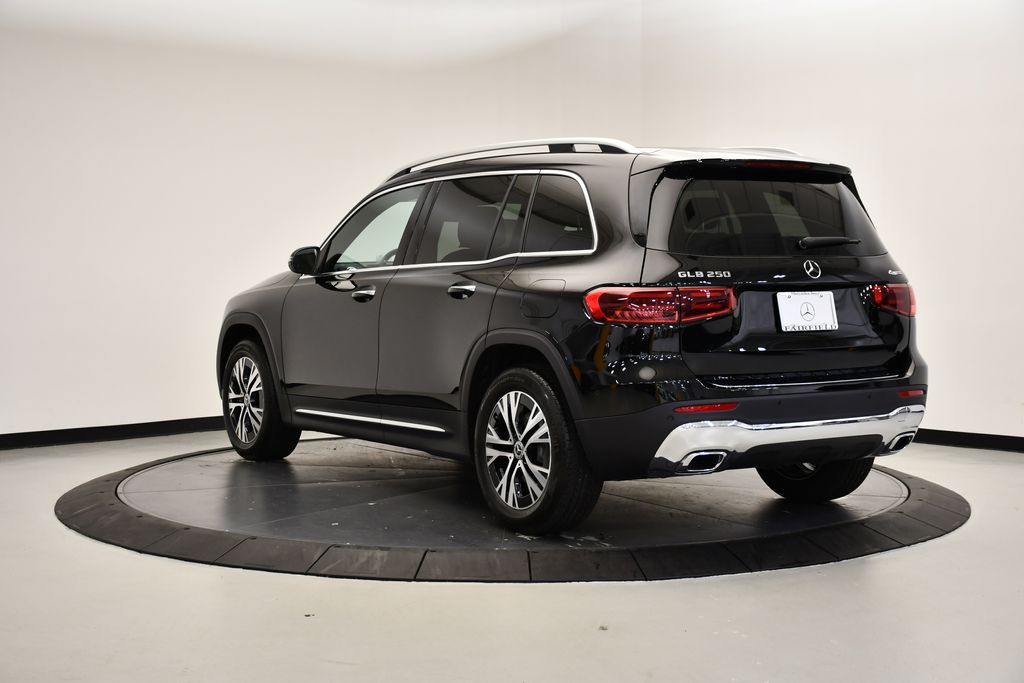 Thumbnail: 2026 Mercedes-Benz GLB - 3