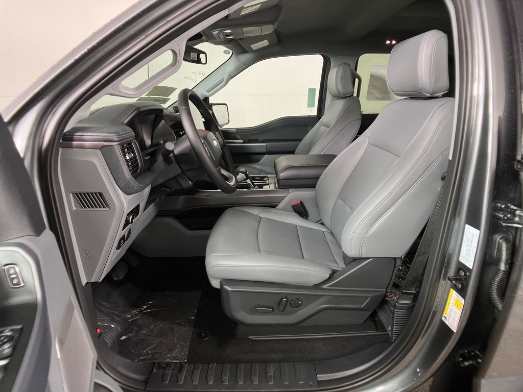 2025 Ford F-150 Lightning photo 25