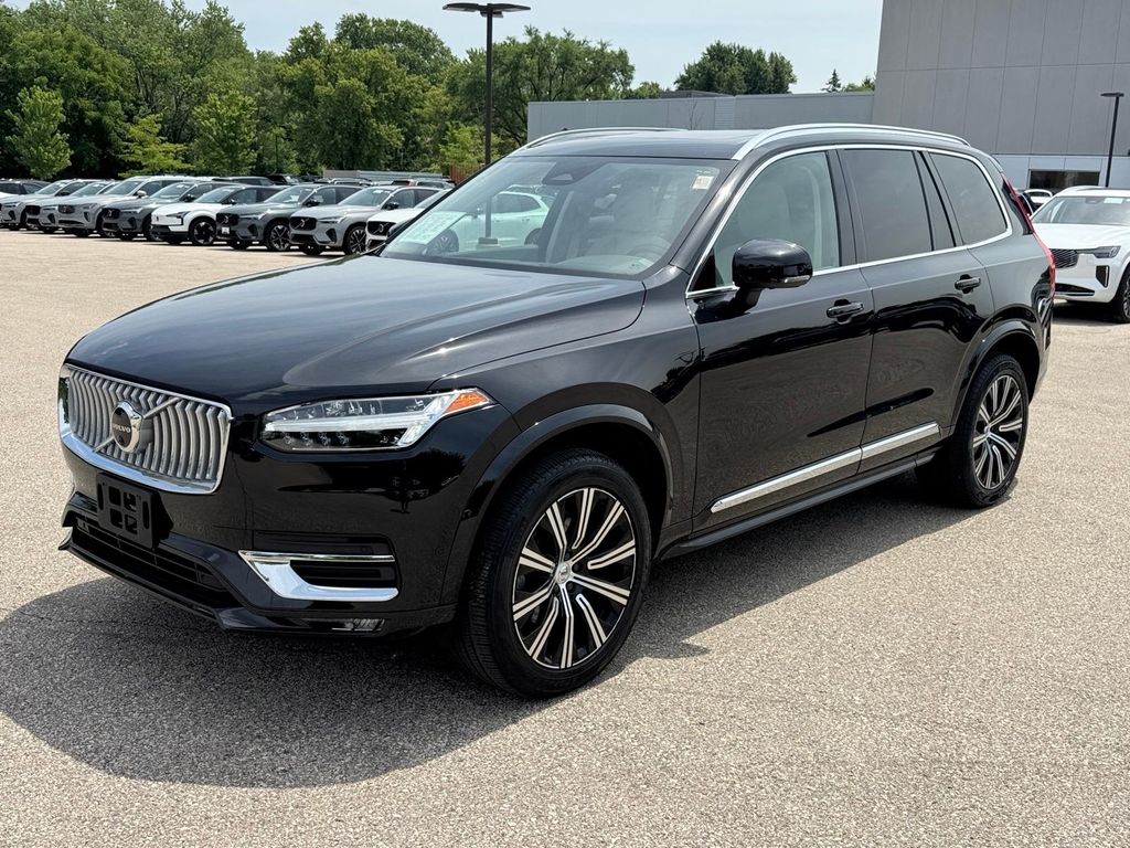 2023 Volvo XC90 B6 Plus Bright Theme 7-Passenger AWD