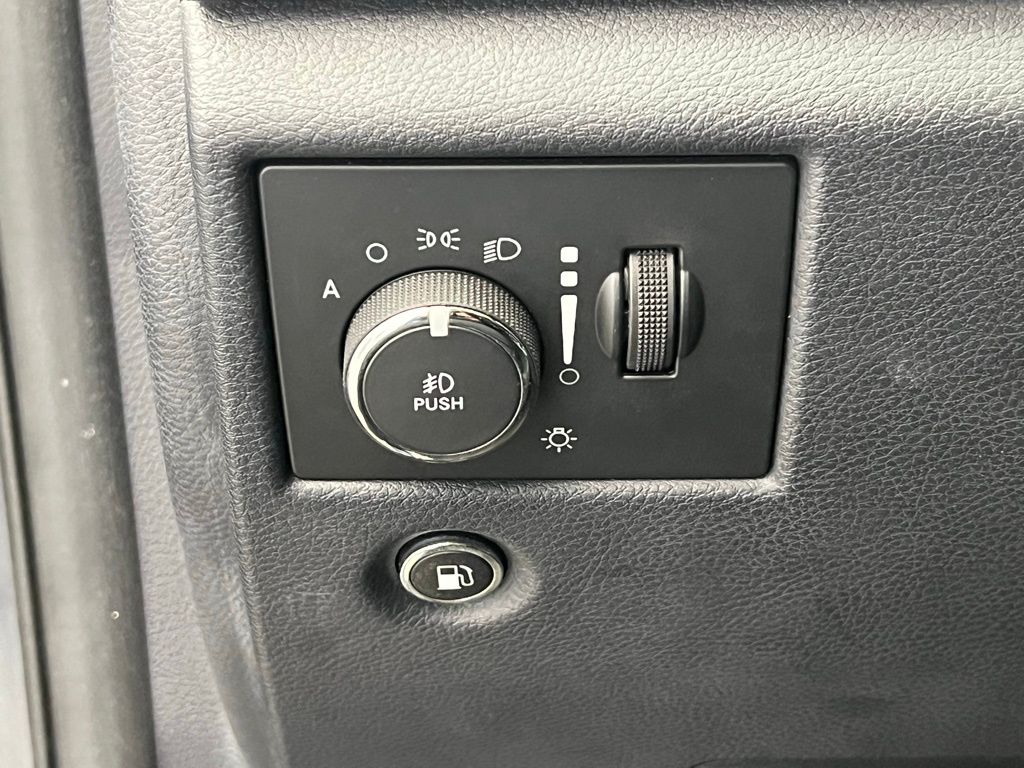 Thumbnail: 2015 Jeep Grand Cherokee - 19