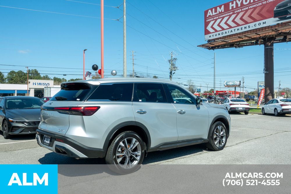 Used 2023 Silver INFINITI LUXE image 6